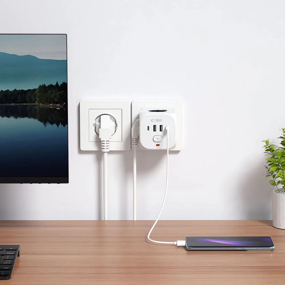 Tech-Protect PCL3X4 zásuvka 2x USB / 2x USB-C / 3x elektrická zásuvka, biela biela