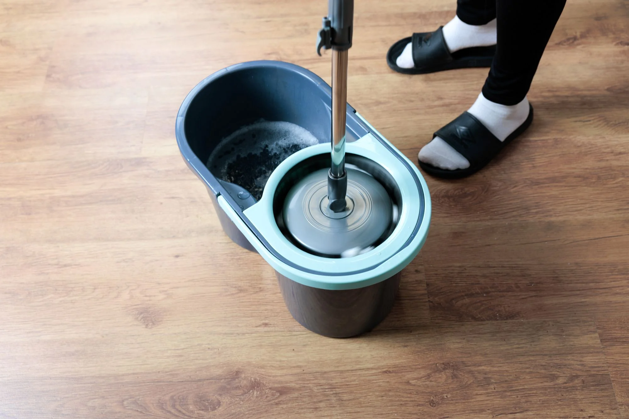Strend Pro upratovacia súprava Quantum, 1 súprava Rotačný mop na podlahy, vedro 16 l, teleskopická násada, tyrkys/sivá, mix farieb