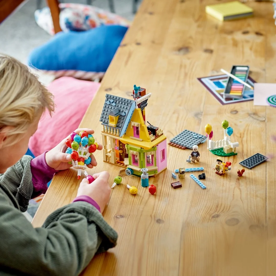 LEGO® Disney™ 43217 Domček z filmu Hore