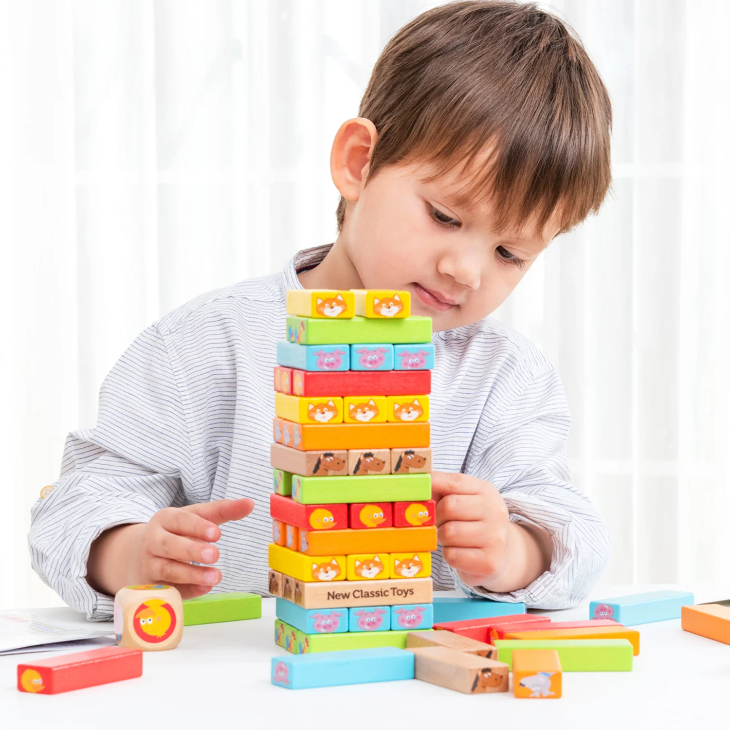 Drevená veža Jenga so zvieratkami
