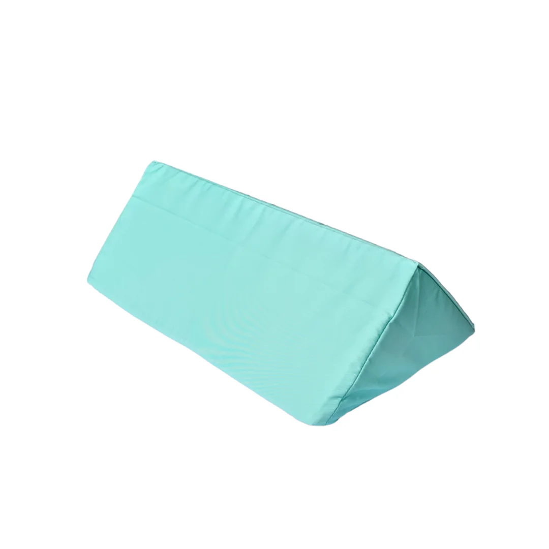 REHAFUND PP-8 trojuholníková antidekubitná podložka, rozmery 19cm x 19cm x 43cm