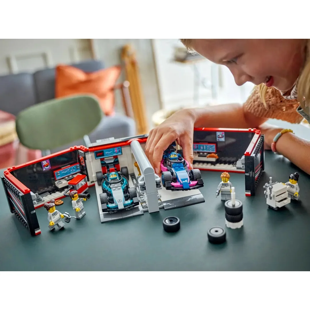 LEGO® City 60444 Garáž F1® a autá Mercedes-AMG a Alpine
