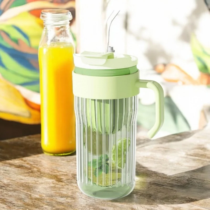 Livefy pohár so slamkou Ribbed 550ml, zelený