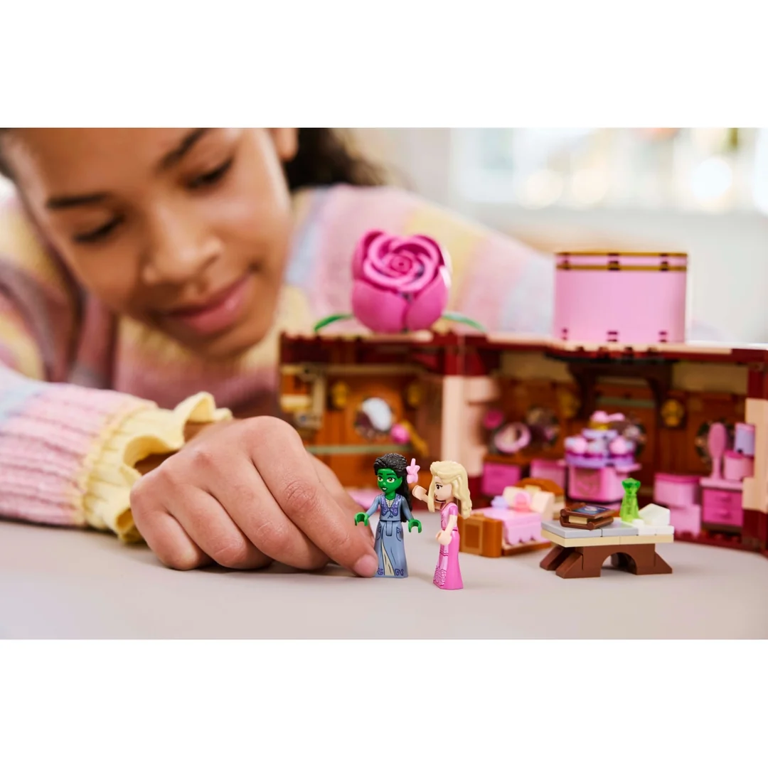 LEGO® Wicked 75683 Študentský internát Glindy a Elphaby
