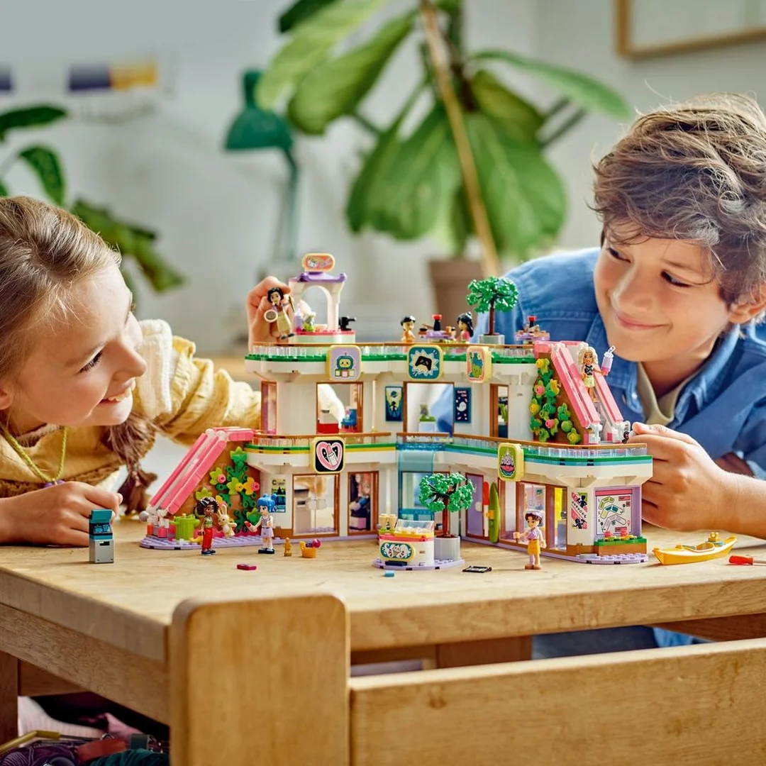 LEGO® Friends 42604 Nákupné centrum v mestečku Heartlake