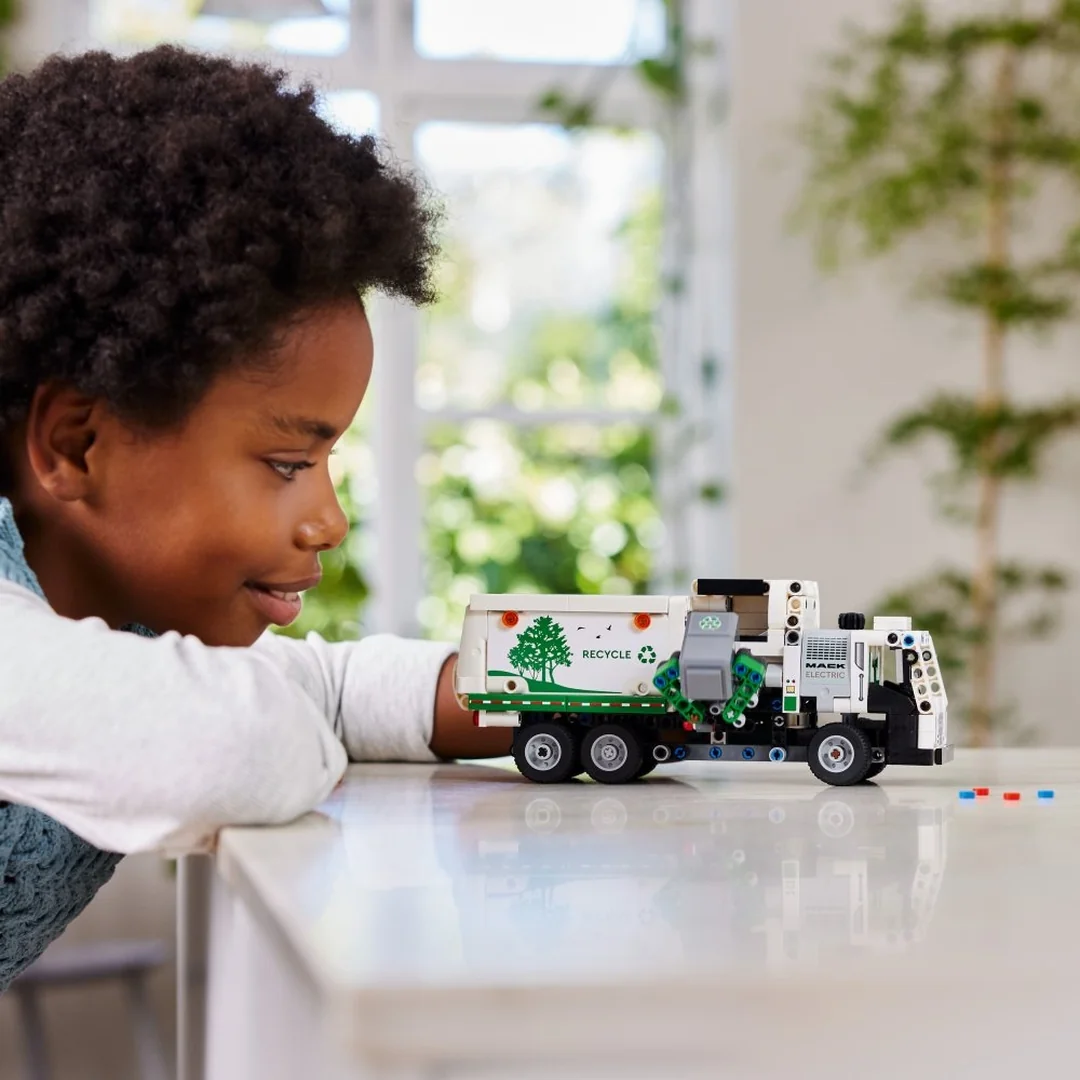 LEGO® Technic™ 42167 Smetiarske auto Mack® LR Electric