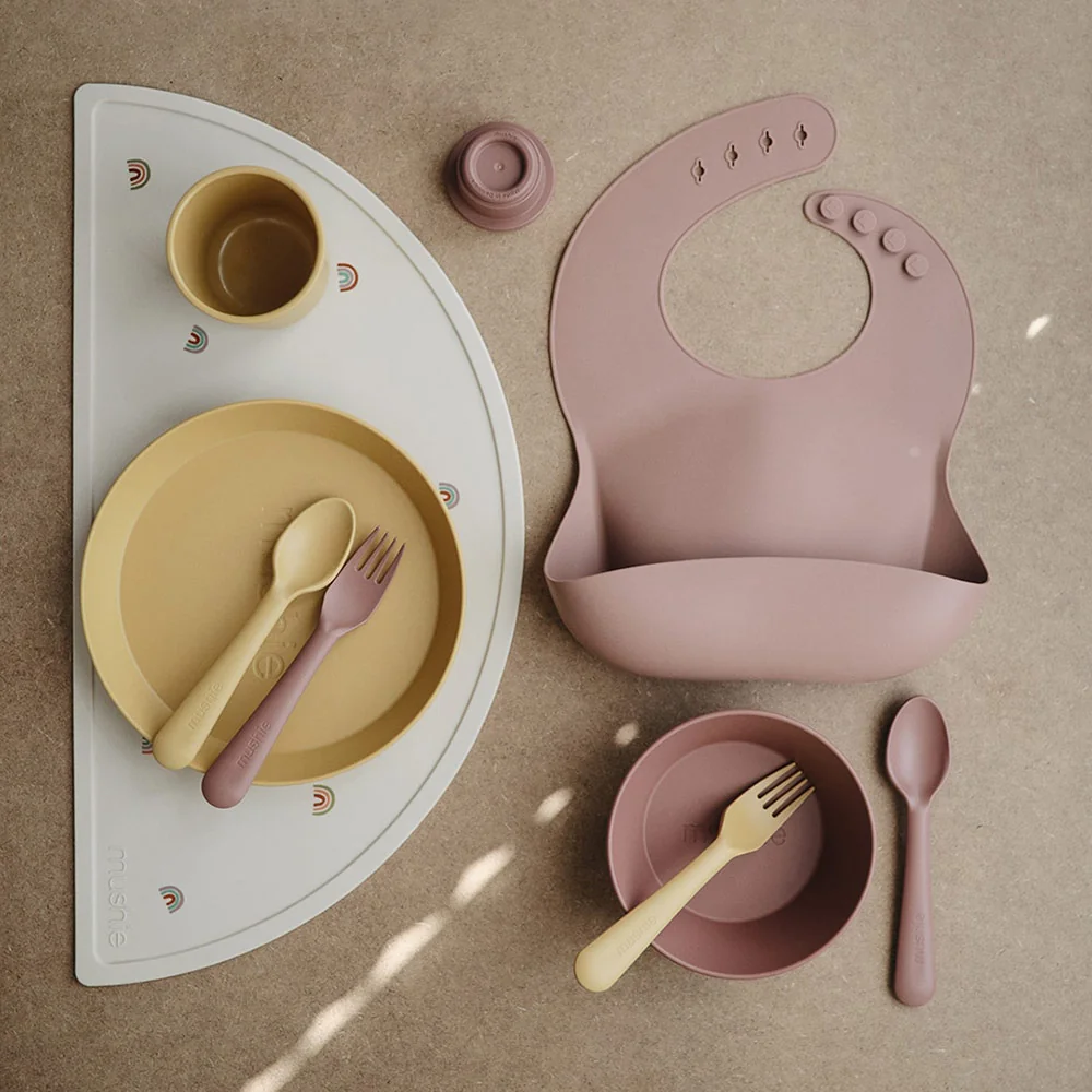 Mushie silikónové prestieranie Clay