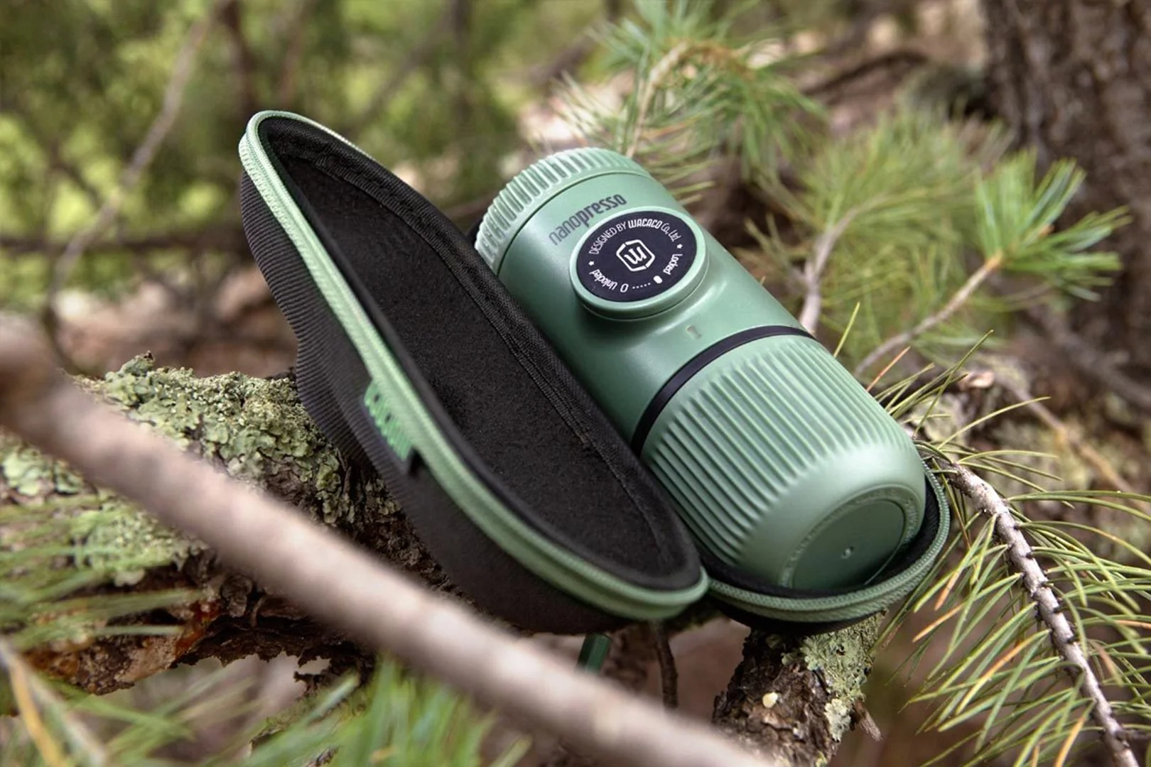Nanopresso Moss Green + pevný obal Cestovný kávovar