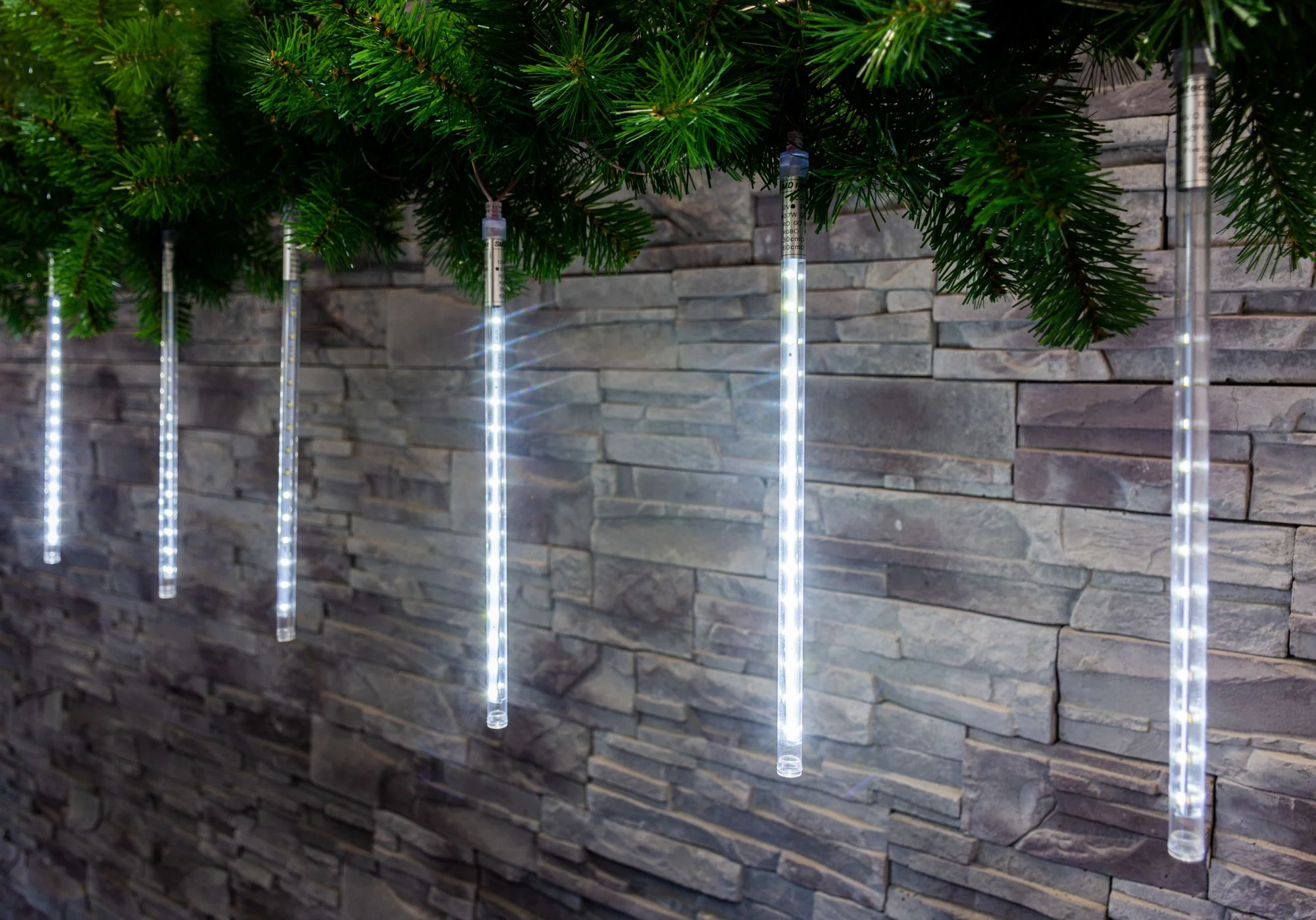 MagicHome LED reťaz Icicle, 1 ks 240 LED studená biela, 8 cencúľov, vodopád, 230 V/50 Hz, IP44, von, 2,50x0,30 m