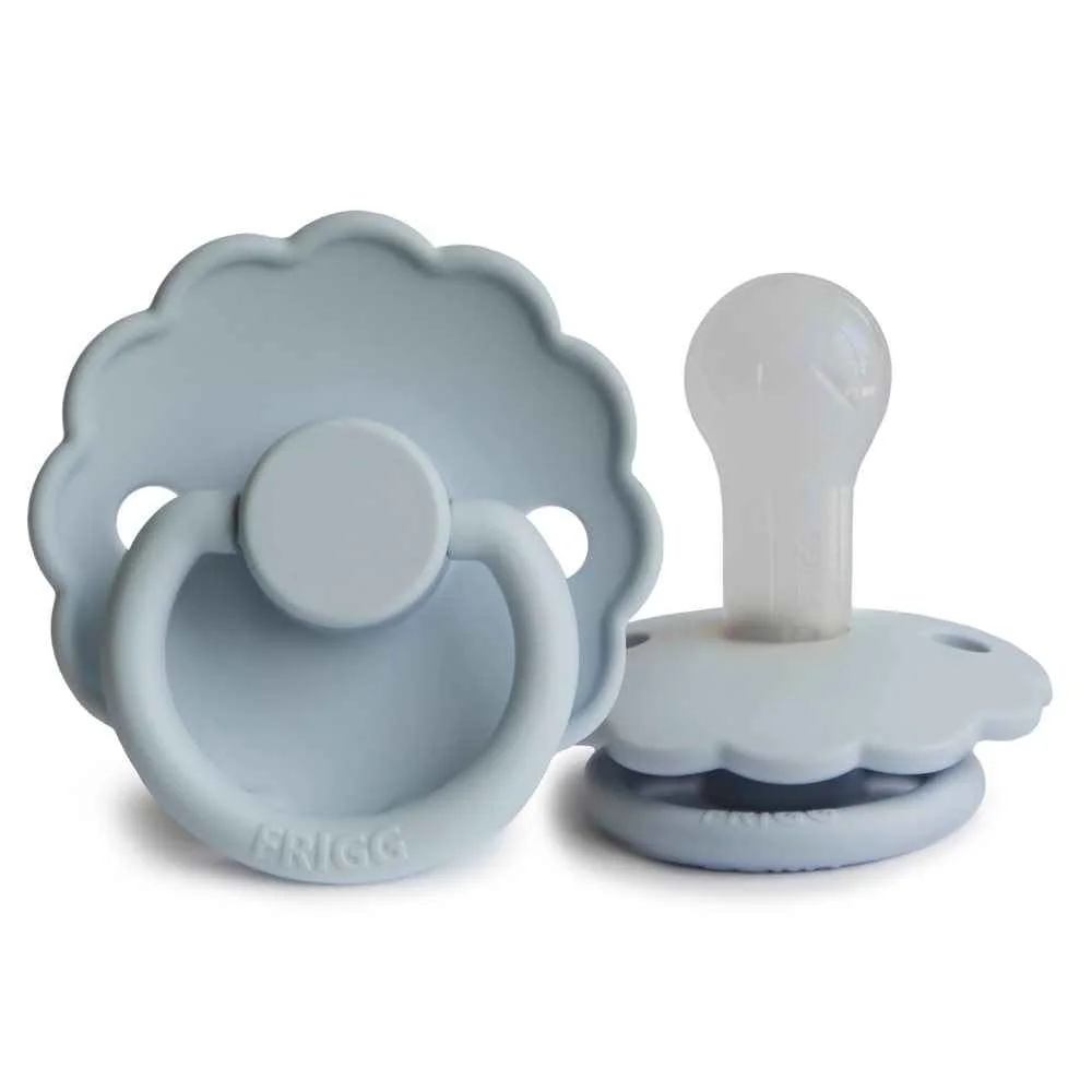 FRIGG Daisy silikónový cumlík Powder Blue +6m 1 ks 1×1 ks, silikónový cumlík