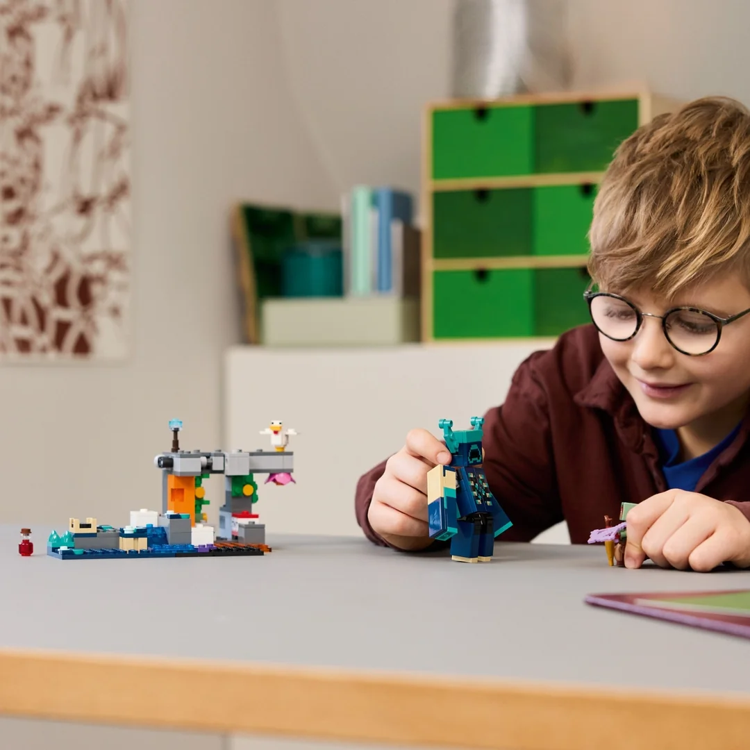 LEGO® Minecraft® 21274 Stretnutie so Strážcom