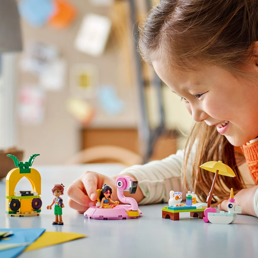 LEGO® Friends 42658 Zábava pri bazéne s jednorožcom a plameniakom