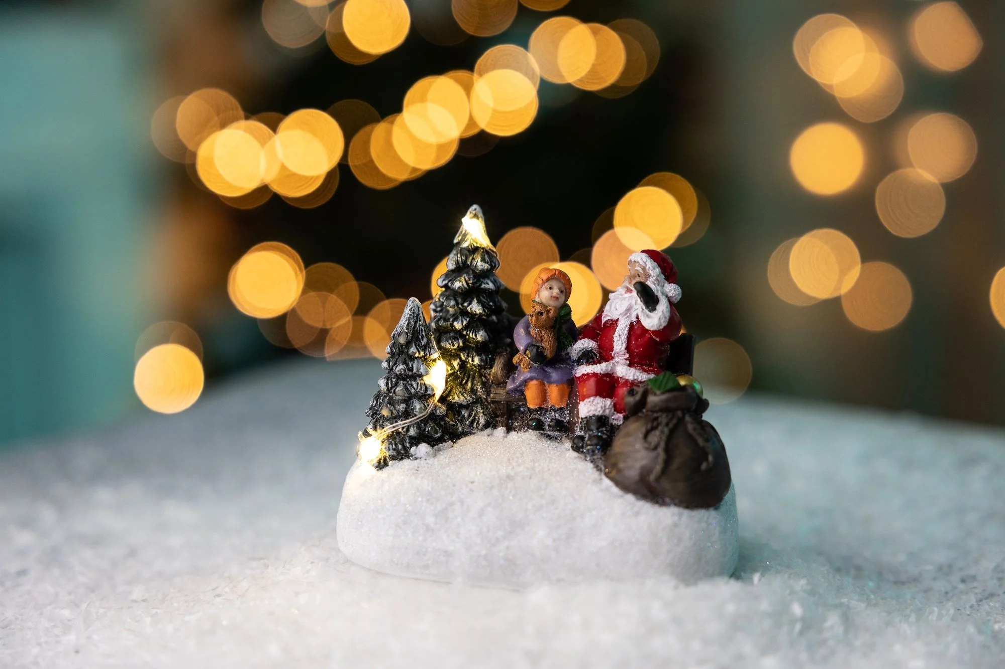 MagicHome vianočný LED Santa s dieťaťom, balenie 12 ks 2xAAA, interiér, 9,5x6x8 cm, sellbox