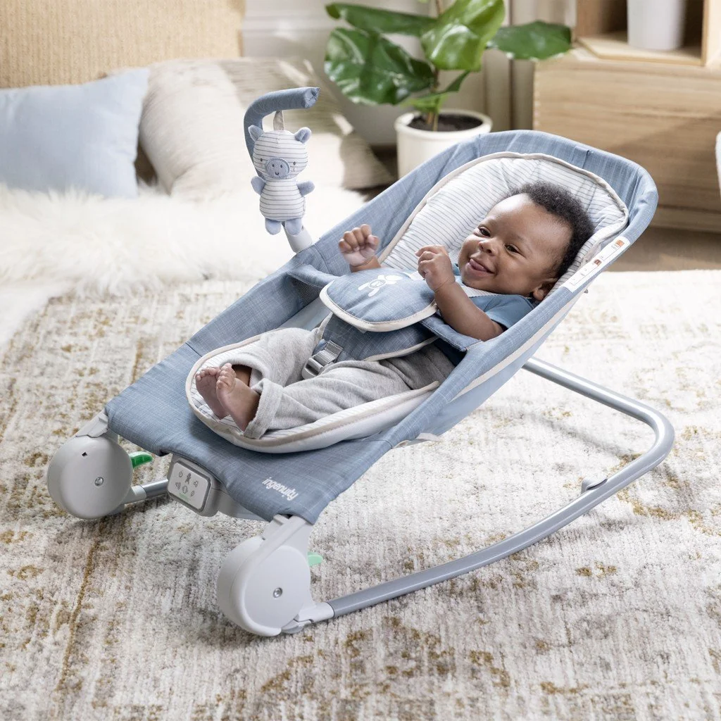 Lehátko masážne vibrujúce s melódiou Happy Belly™ Rock-to-Bounce – Chambray 0m+ do 9kg