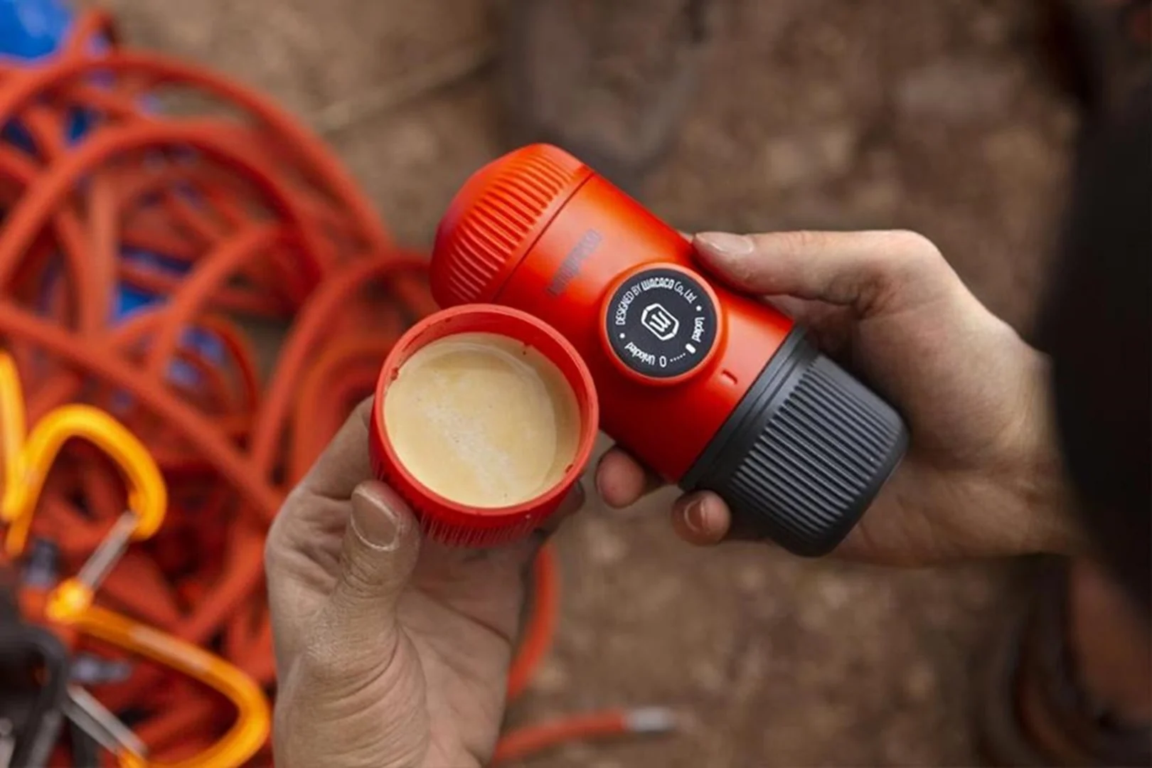 Nanopresso Lava Red + pevný obal Kávovar