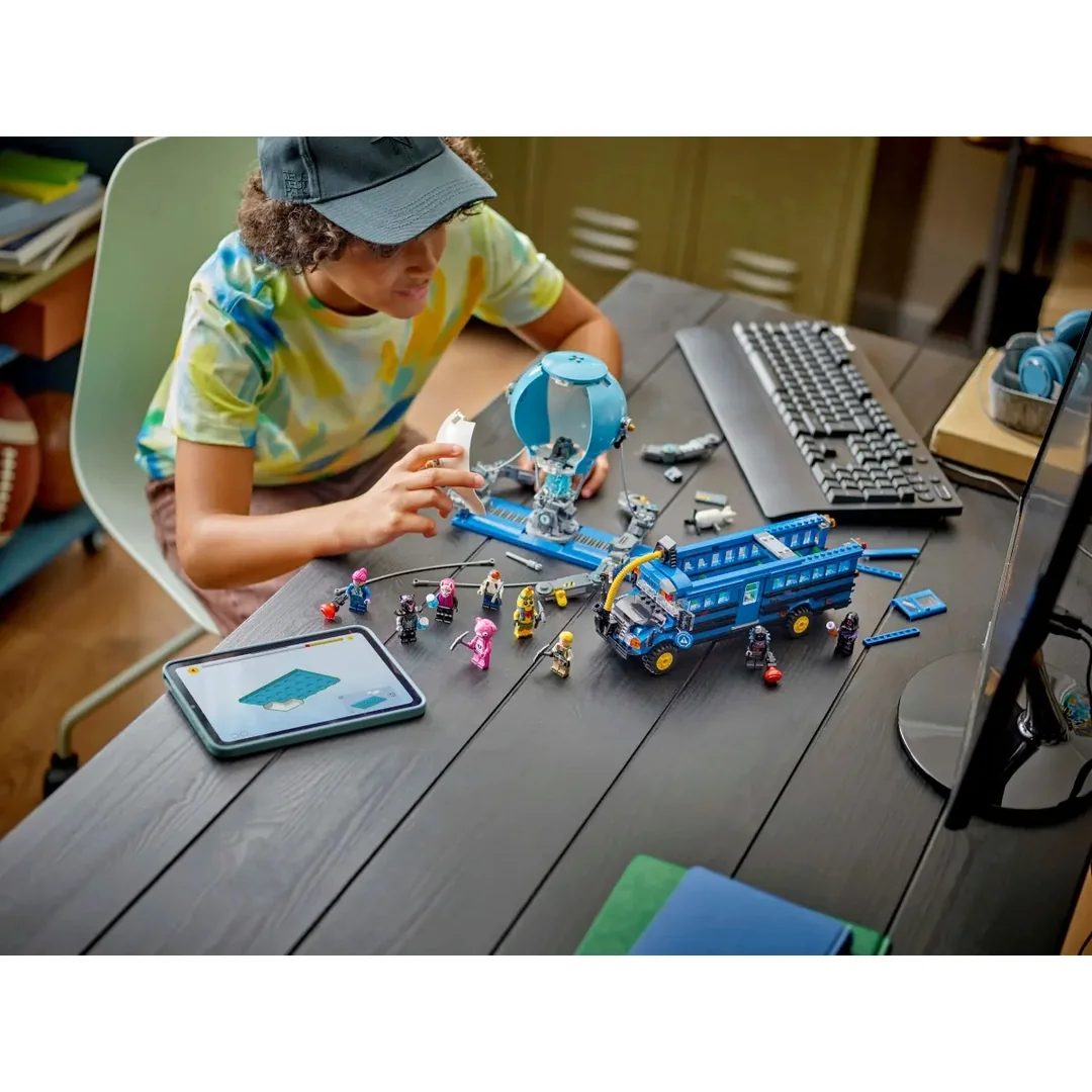 LEGO® Fortnite® 77073 Battle Bus