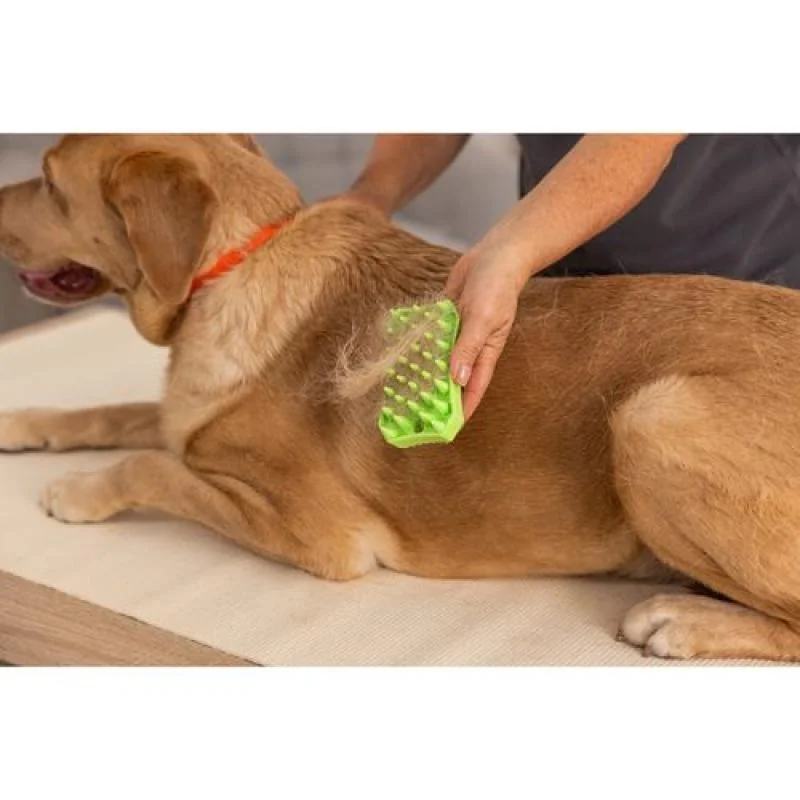 WAHL Rubber brush Sheddy vyčesávacia gumová kefa na srsť