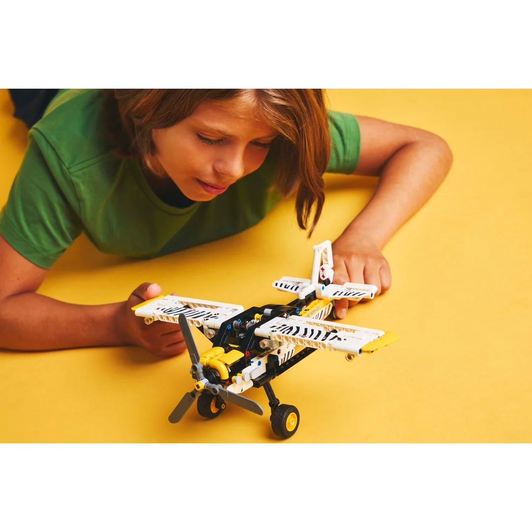 LEGO® Technic™ 42198 Lietadlo do vzdialených oblastí