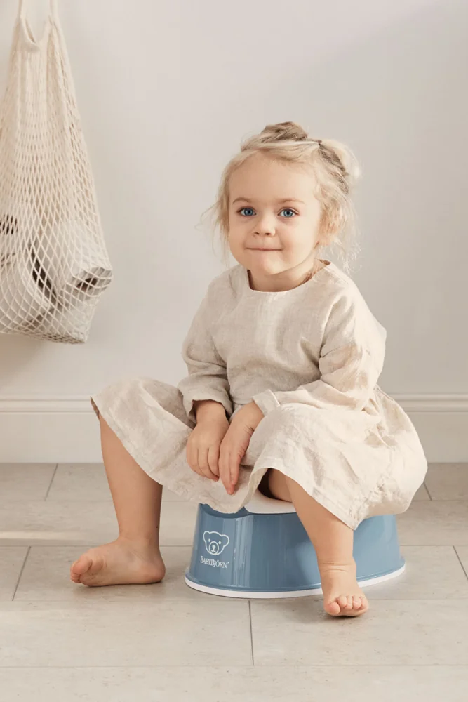 BABYBJÖRN Nočník Smart Deep Blue/White 1×1 ks