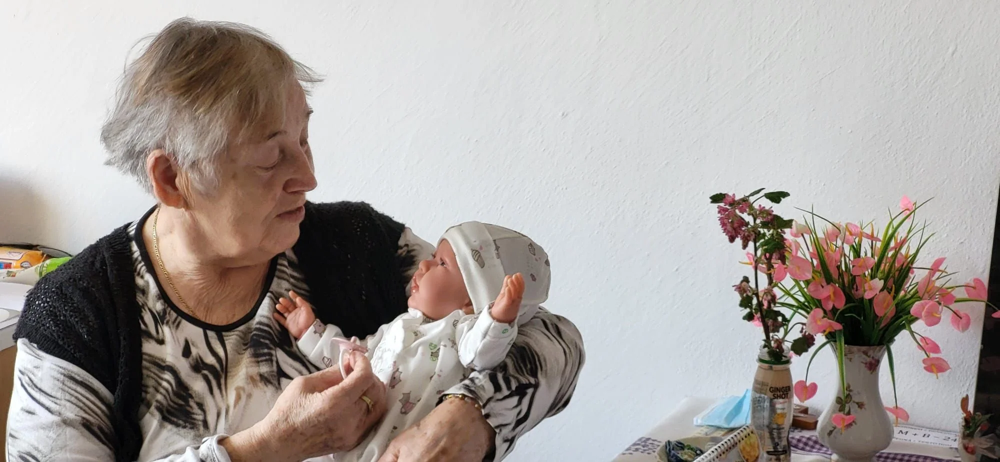Terapeutické bábiky: Iniciatíva Dr. Max a Koľko Lásky prináša viac pohody seniorom