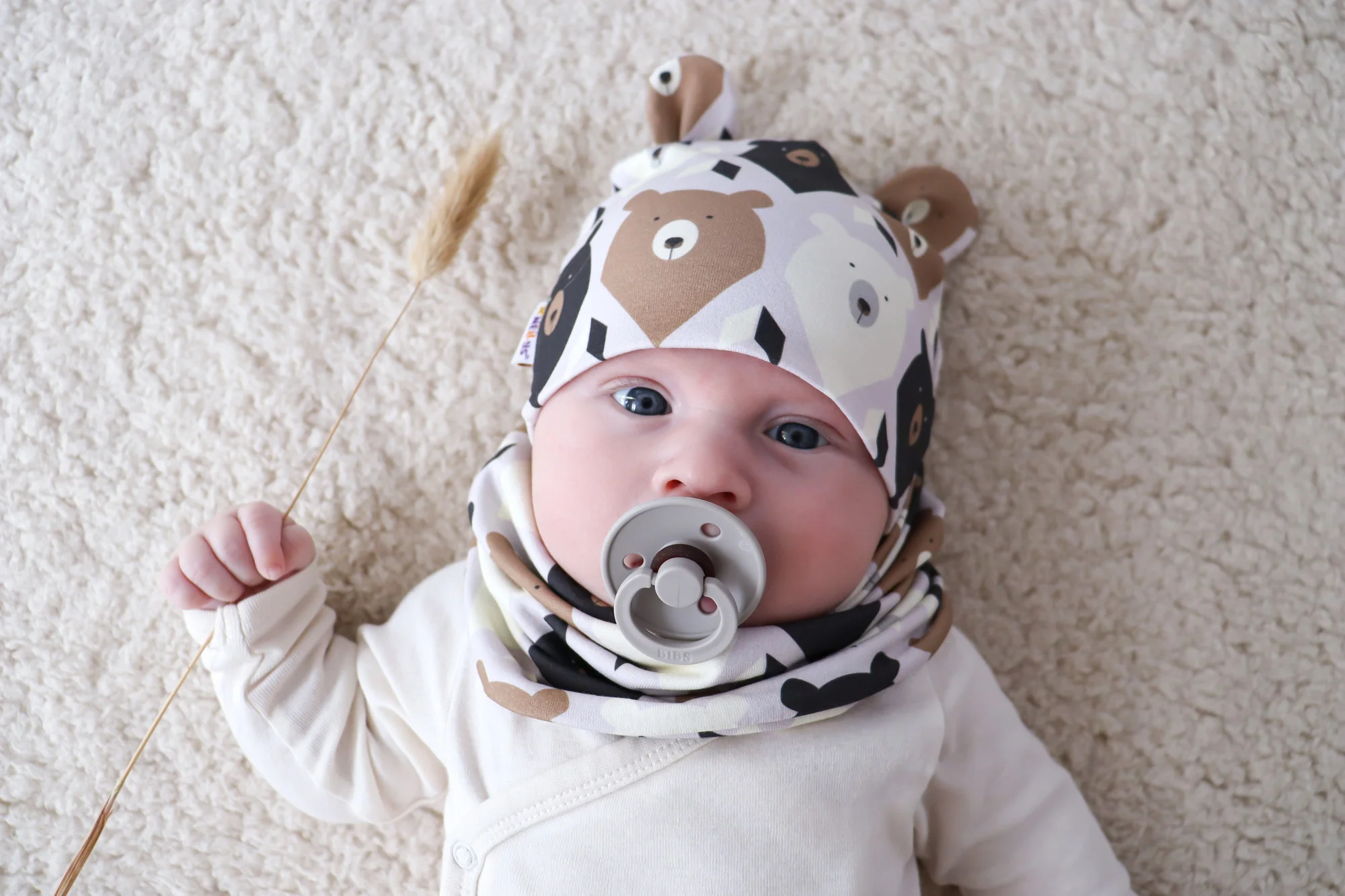 Baby Nellys Dvojvrstvová čiapka s uškami + komínček Medvede, hnedá/smotanová
