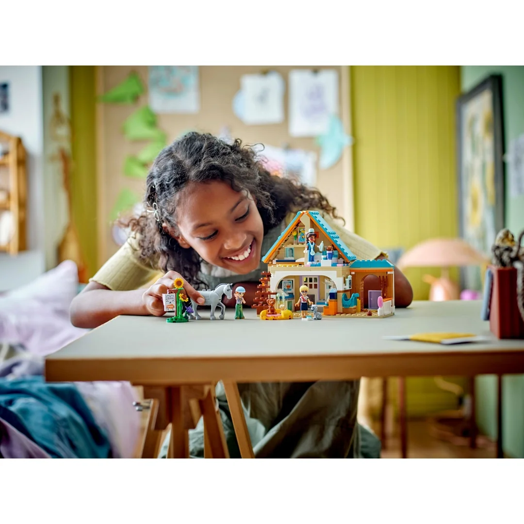 LEGO® Friends 42651 Veterinárna klinika pre kone a domáce zvieratá