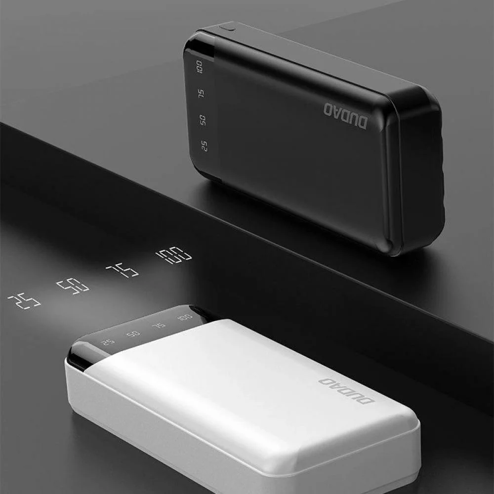 Výkonná powerbanka s 3 zabudovanými káblami