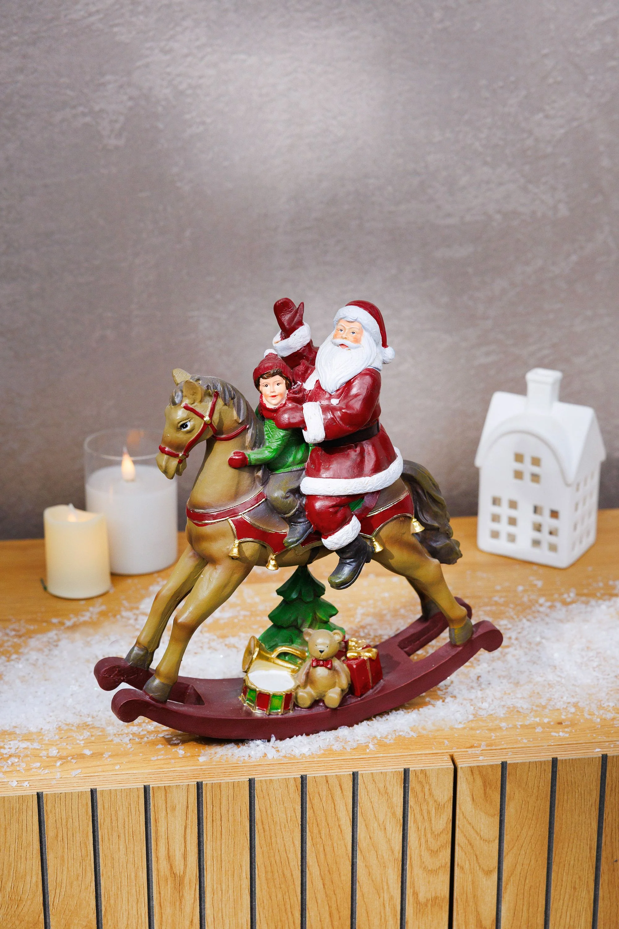 MagicHome vianočný Santa s chlapčekom na koni, 1 ks Polyresin, 28x10x30 cm