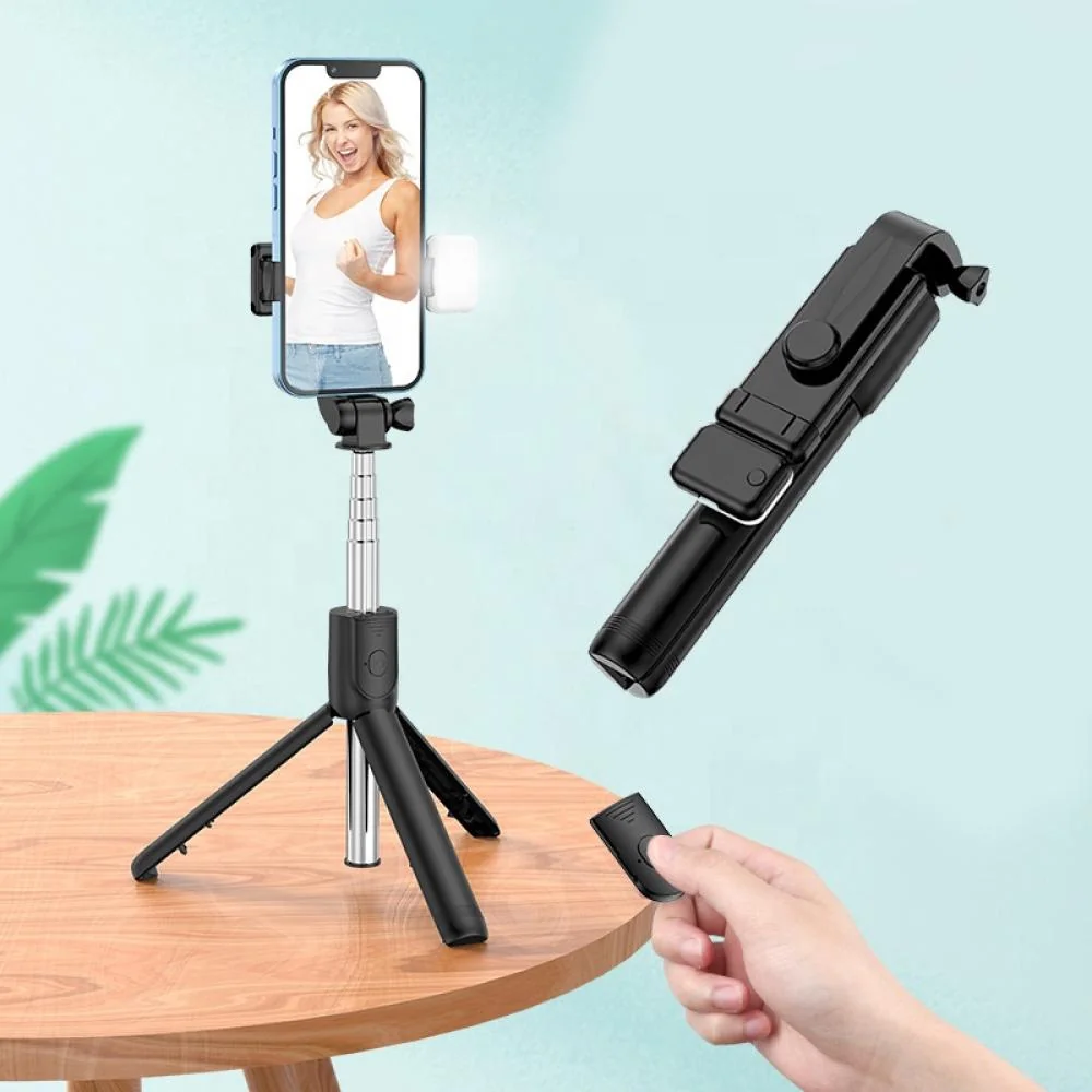 Selfie tyč s teleskopickým statívom a svetlom