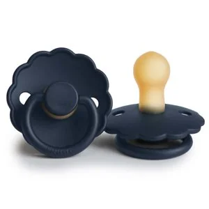 FRIGG Daisy kaučuk cumlík Dark Navy, 0-6m 1×1 ks, cumlík