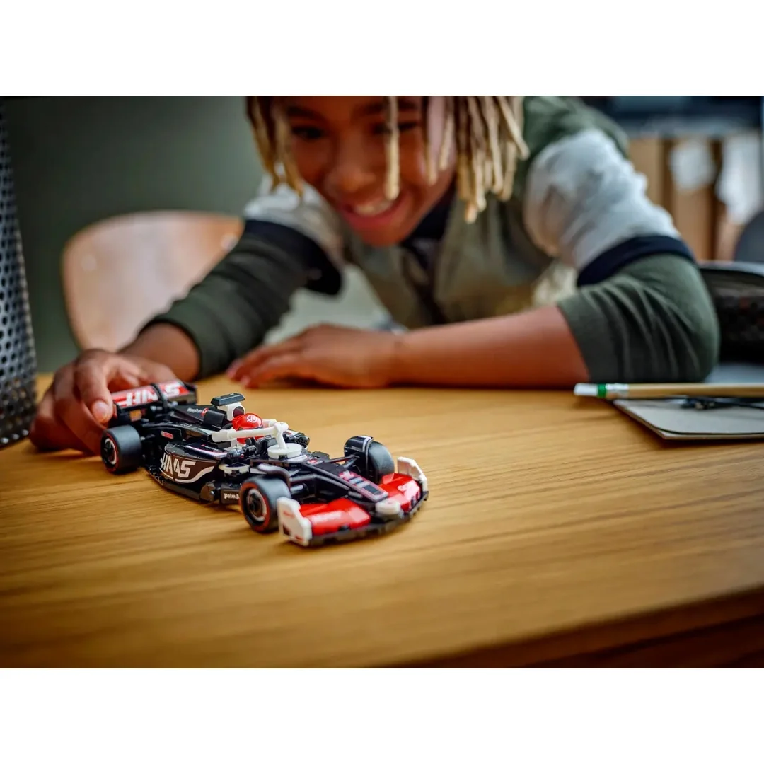 LEGO® Speed Champions 77250 Pretekárske auto MoneyGram Haas F1® Team VF-24