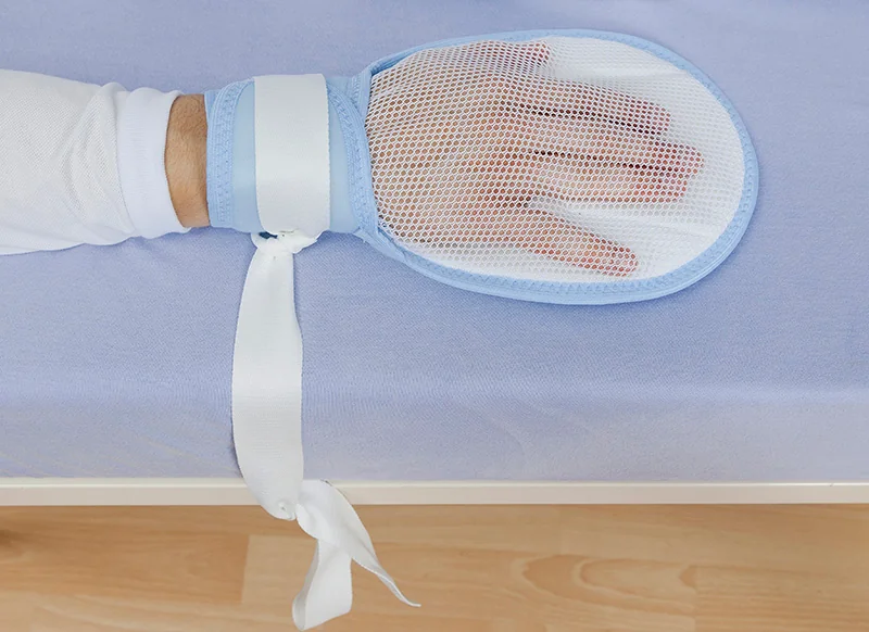 Upínací popruh s rukavicou, fixácia rúk pre pacientov proti poraneniam M