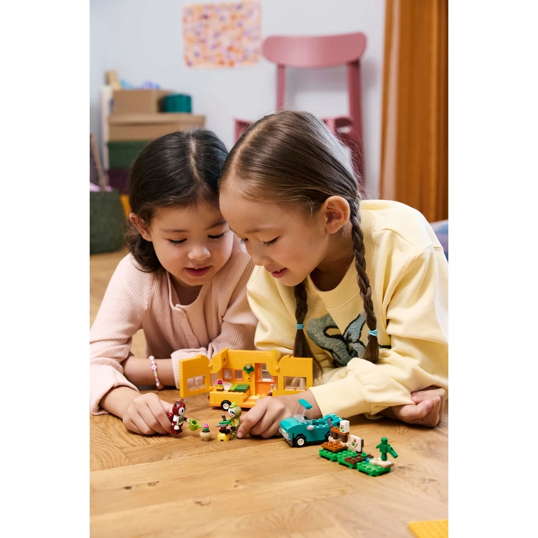 LEGO® Animal Crossing™ 77054 Leif, karavan a záhradkársky obchod