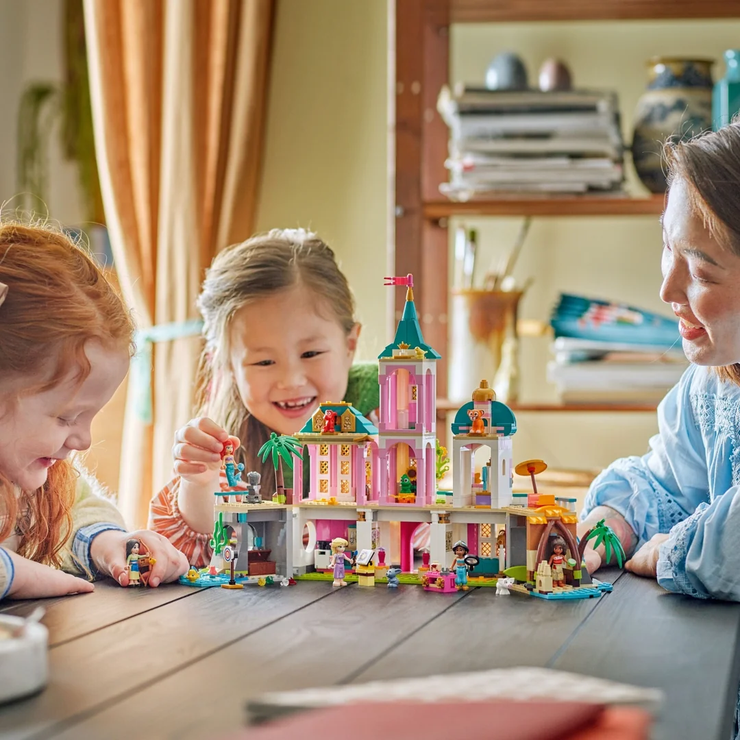 LEGO® │ Disney 43267 Hrad princezien a kráľovskí domáci miláčikovia