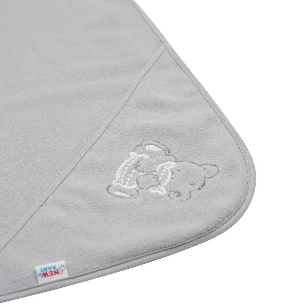 Detská froté osuška s výšivkou a kapuckou New Baby 80x80 sivá