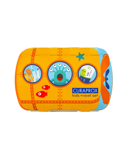 CURAPROX Kids travel set (oranžový (1x zubná kefka, 2x medzizubná kefka CPS, 1x zubná pasta mäta 6+ 10 ml, 1x nálepka) 1x1 set) 1 set
