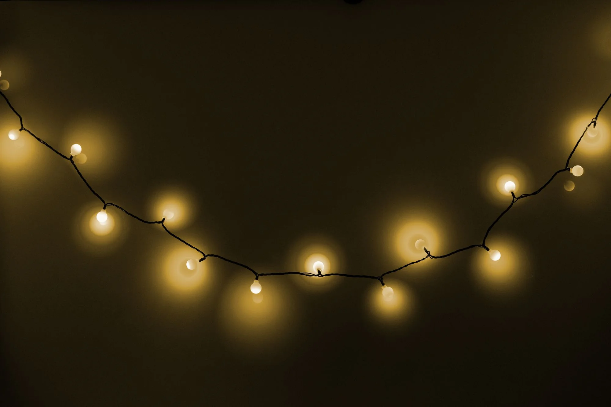 MagicHome LED reťaz Cherry Balls, 1 ks 100 LED teplá biela, IP44, 8 funkcií, 9,90 m