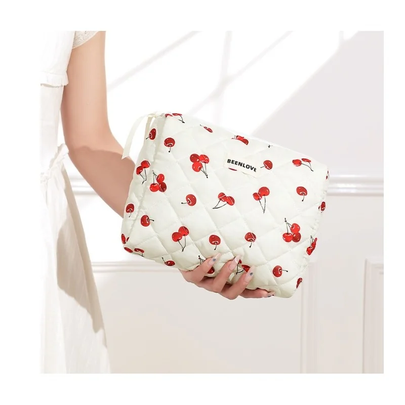 Livefy kozmetická taška Cherry, biela