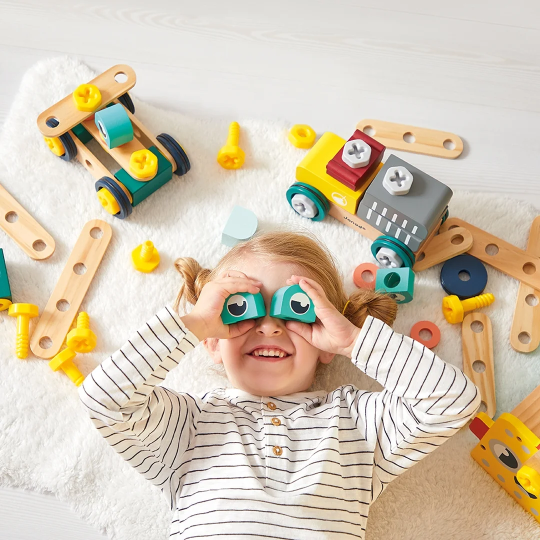 Janod BricoKids Drevená stavebnica s predlohami a náradím 100 ks