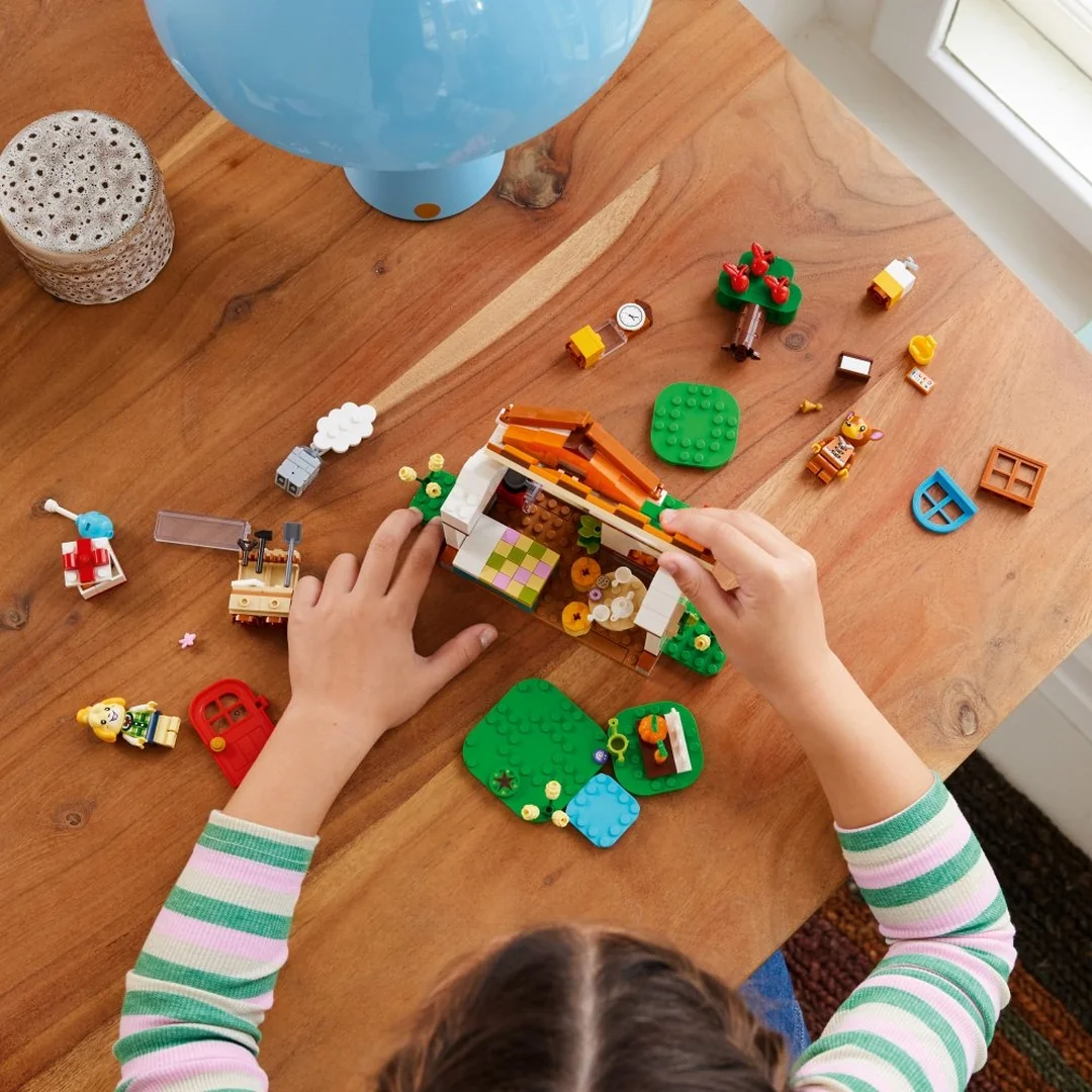 LEGO® Animal Crossing™ 77049 Návšteva u Isabelle