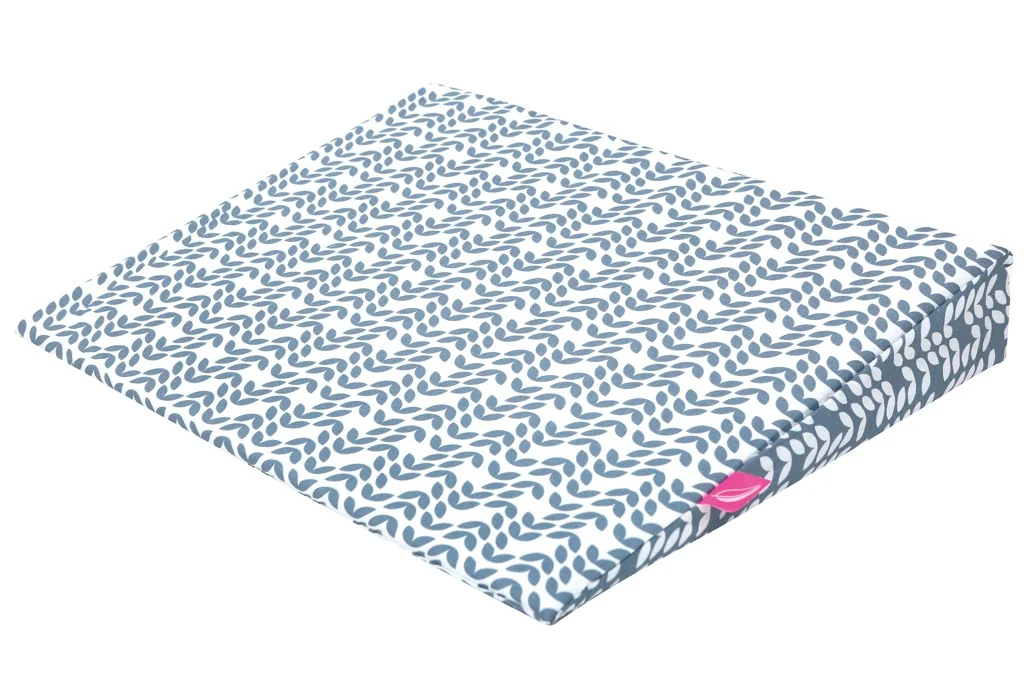 MOTHERHOOD Vankúš klin Blue Classics new 60x45x9 cm, 0-6 m 1×1 ks