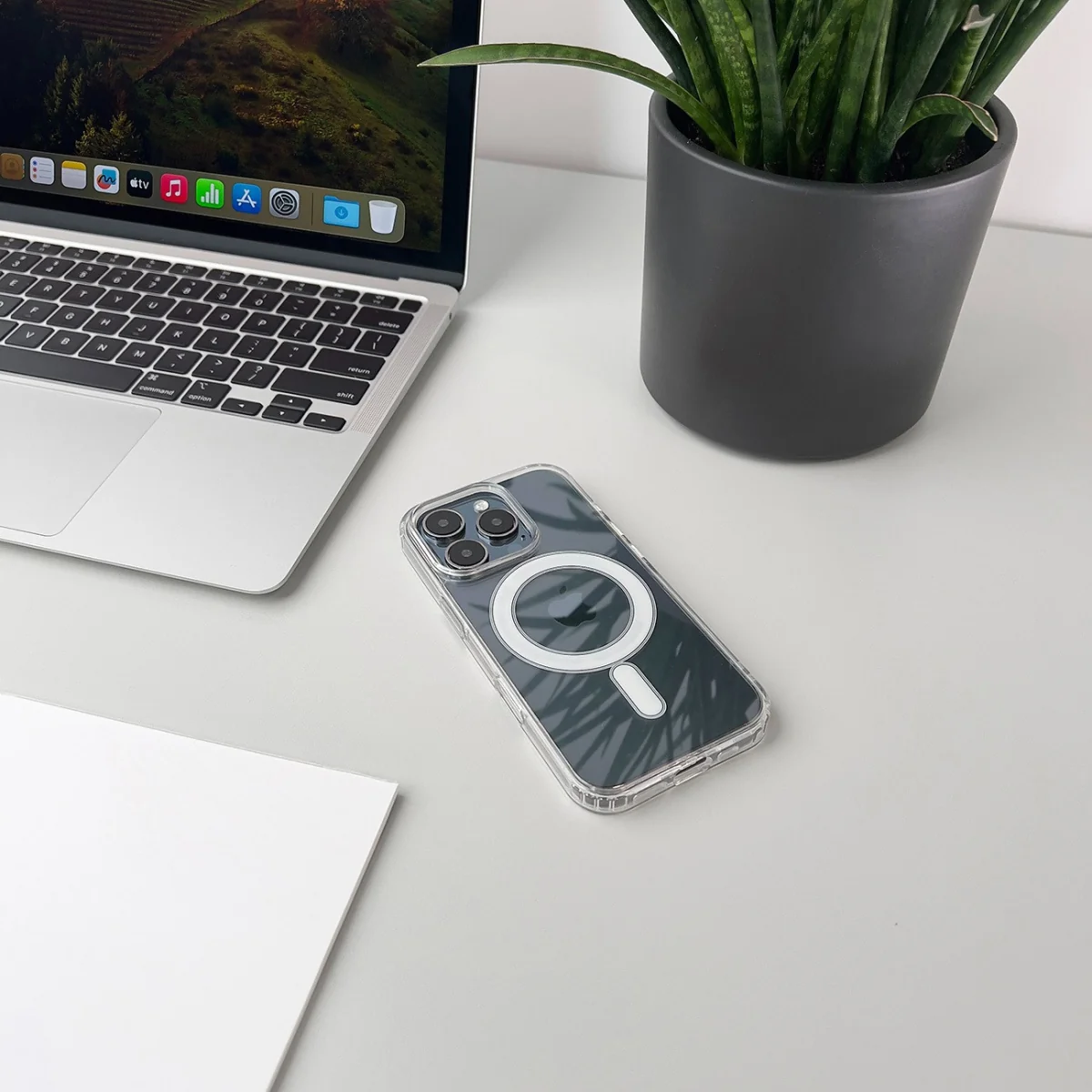 MG Clear Corner MagSafe kryt na iPhone 17, priesvitný