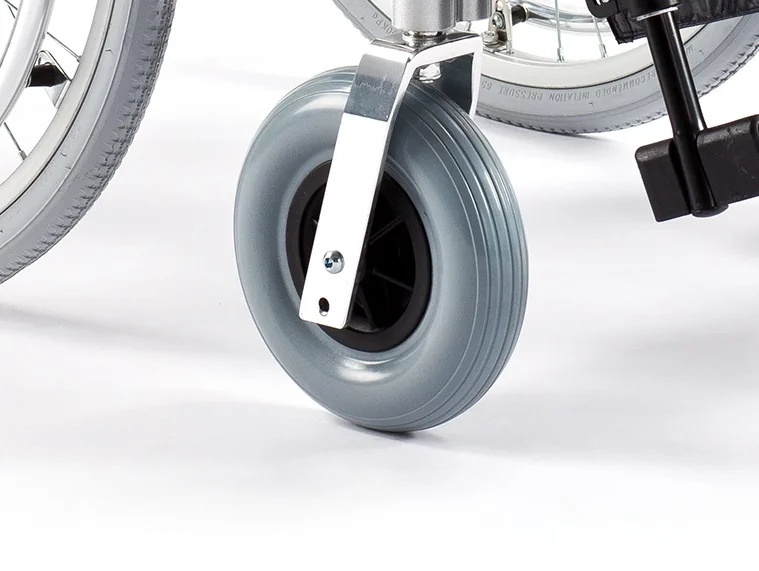 Odľahčený hliníkový invalidný vozík FS 908LQ