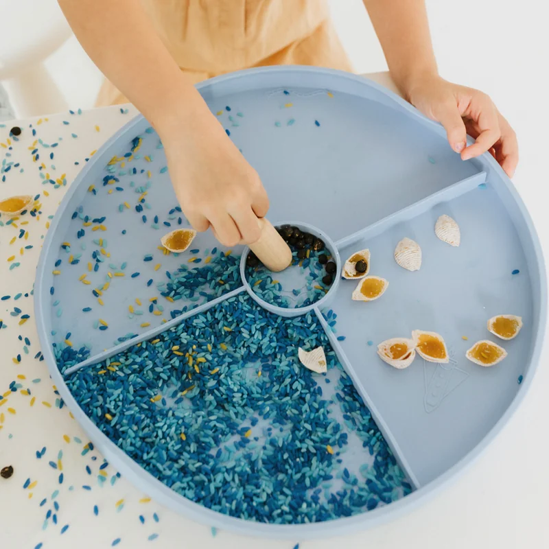 Senzorický triediaci podnos Play Tray fialový