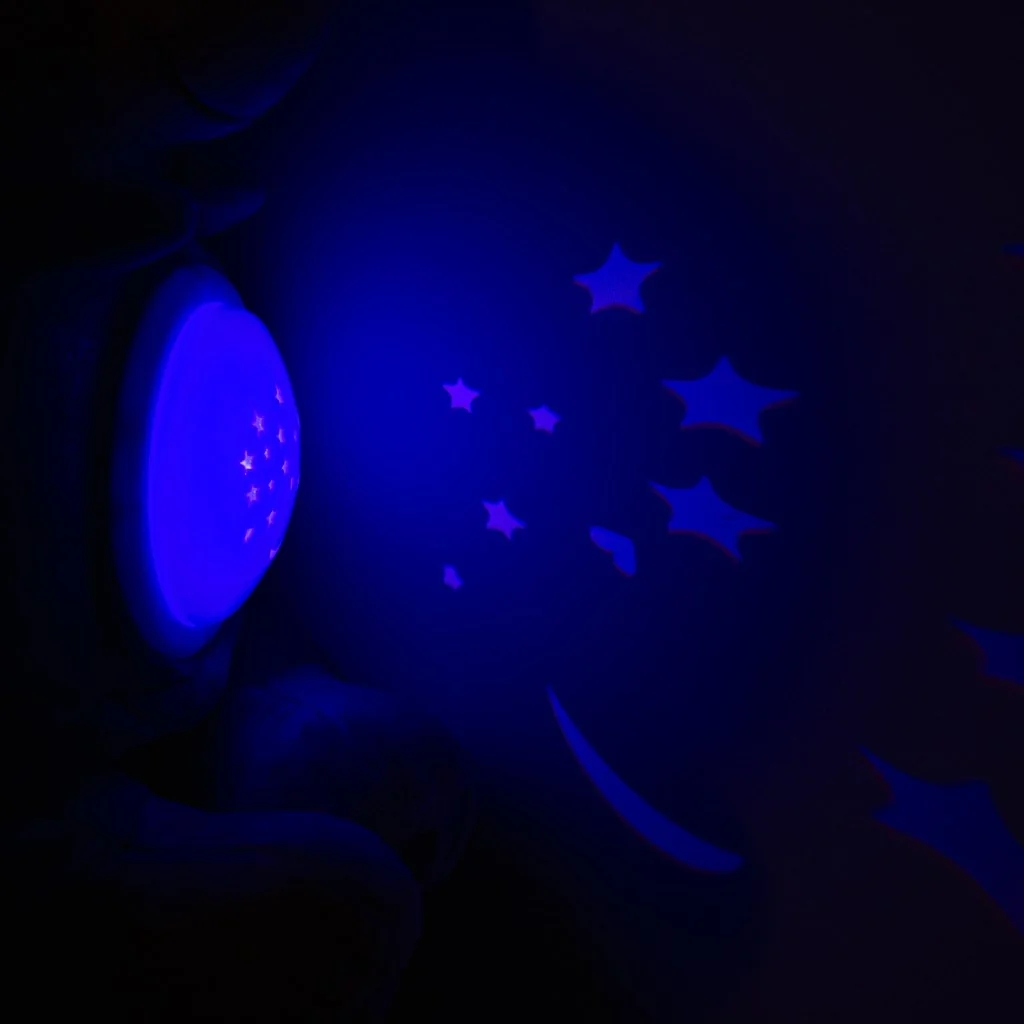 Plyšový zaspávačik medvedík s projektorom Baby Mix modrý ,