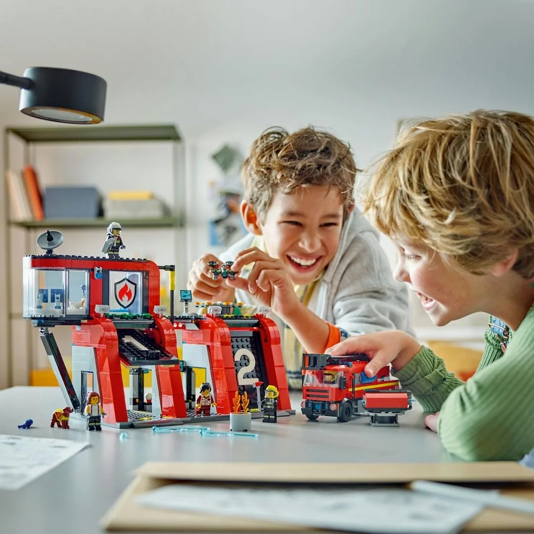 LEGO® City 60414 Hasičská stanica s hasičským vozidlom