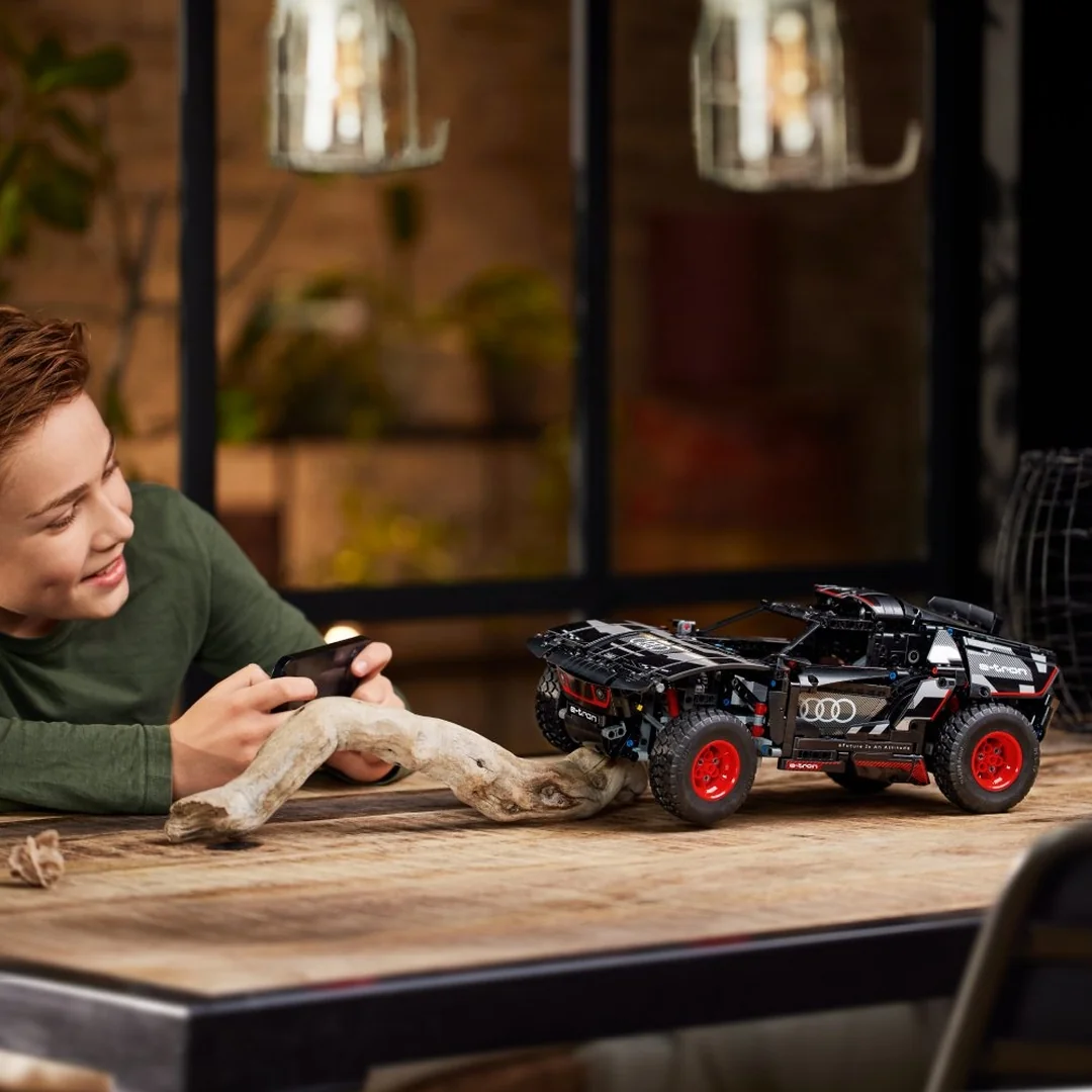 LEGO® Technic™ 42160 Audi RS Q e-tron