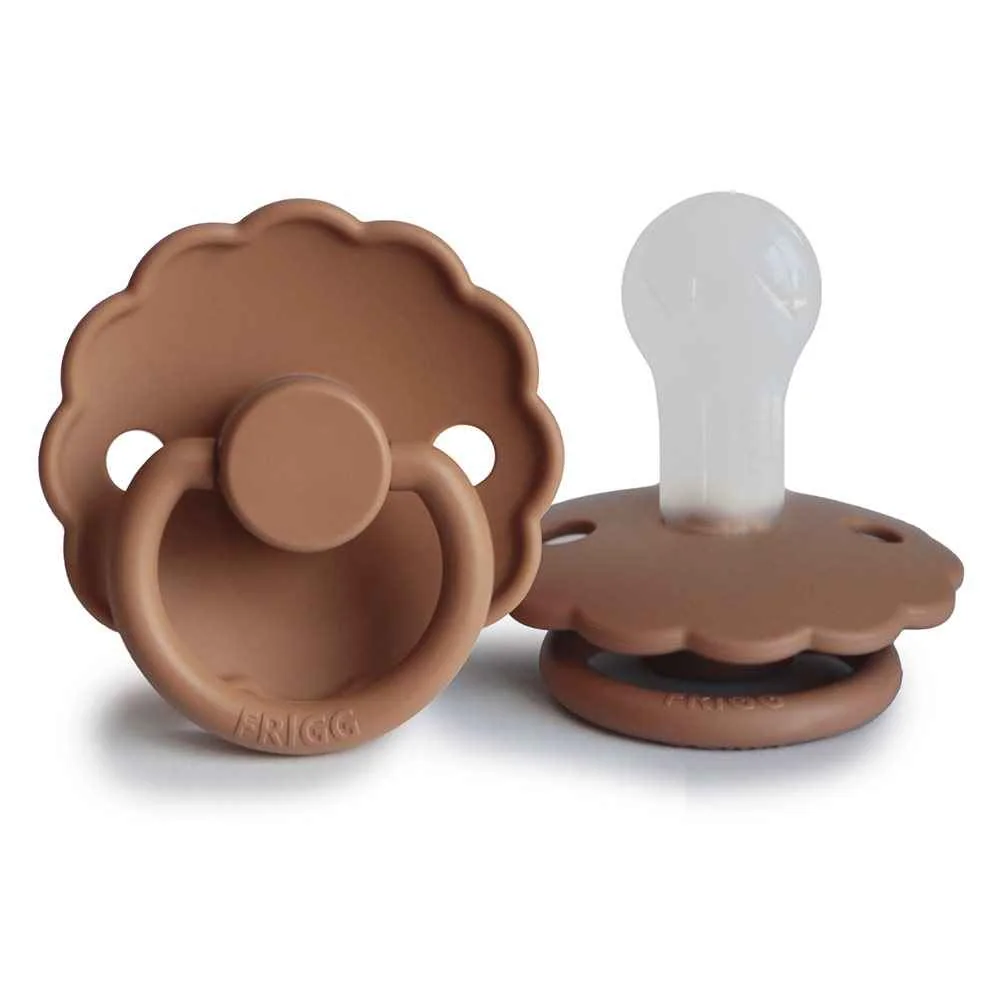 FRIGG Daisy silikónový cumlík Peach Bronze 0-6m 1 ks 1×1 ks, silikónový cumlík