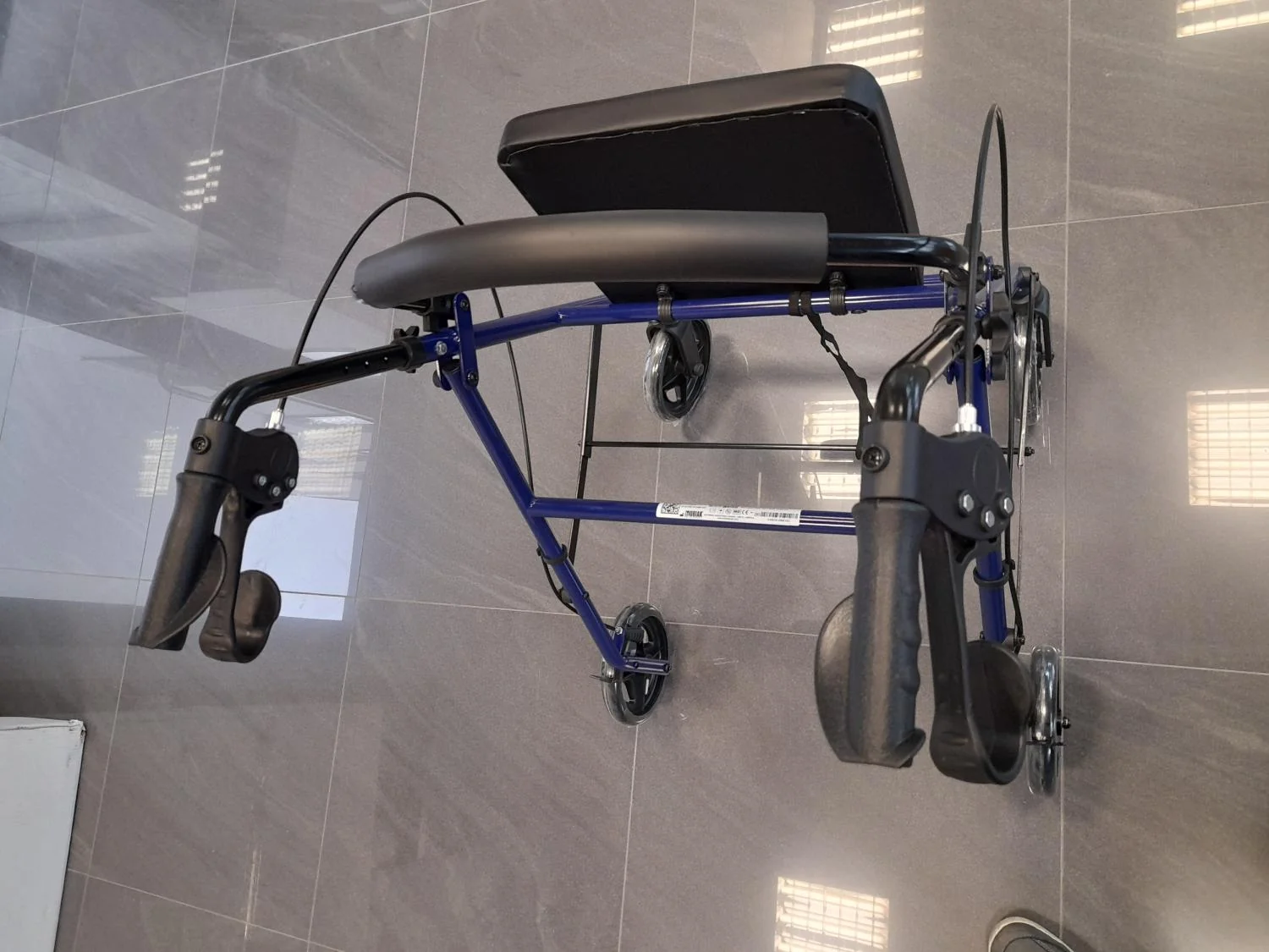 Skladacie chodítko pre seniorov - Rollator