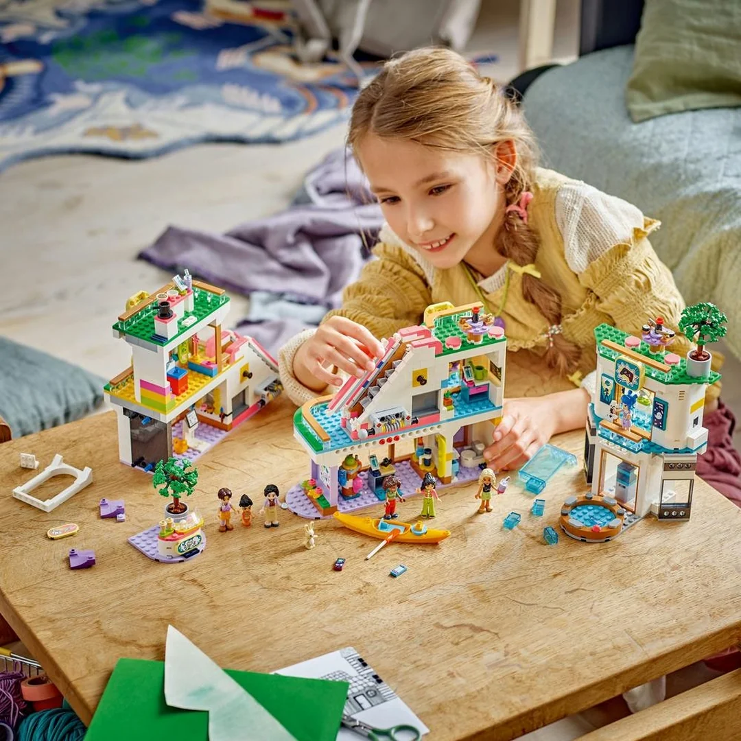 LEGO® Friends 42604 Nákupné centrum v mestečku Heartlake